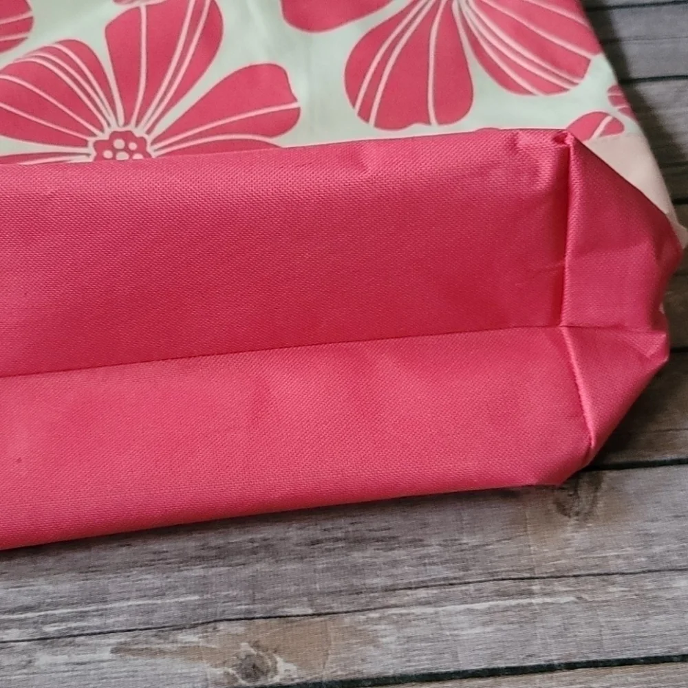 Beach Basics off white and pink insulated tote